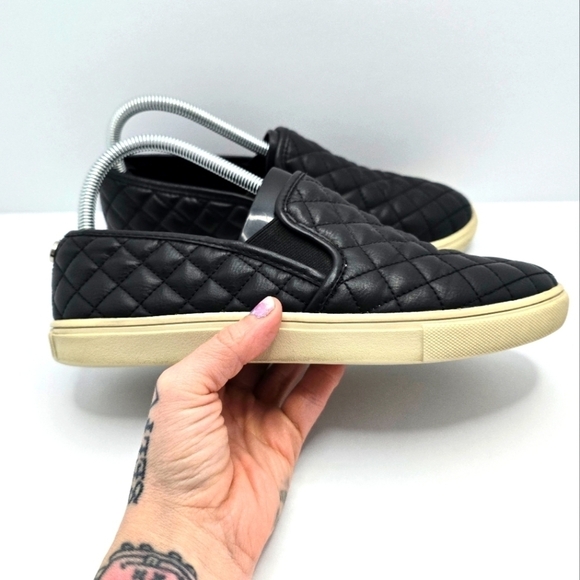 Steve Madden | Ecentrcq qulited black slip-on low-top sneakers | WMS 8.5 - Picture 1 of 9